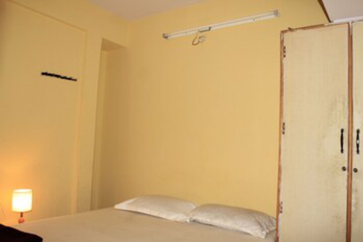 Room 8 of 12