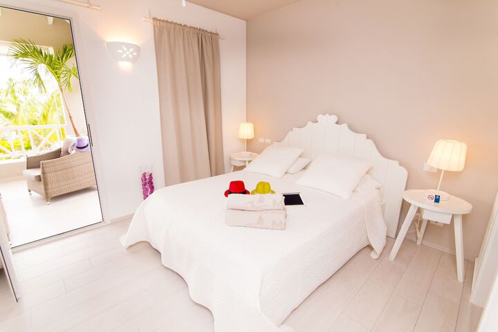 TRACADERO Beach Club and Holidays Rentals