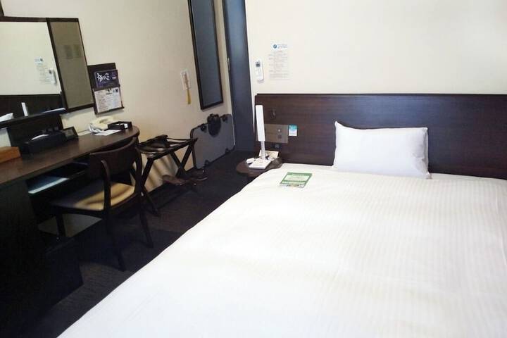 Room 8 of 33
