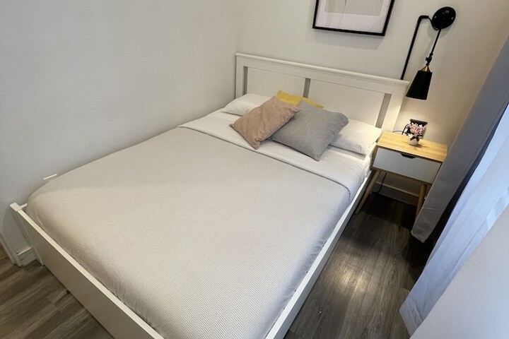 Room 18 of 236