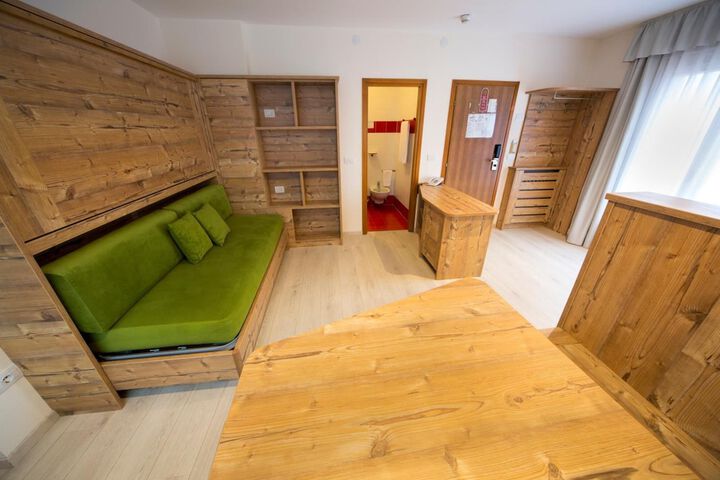 Room 19 of 46
