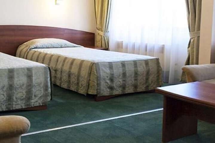 Room 8 of 154