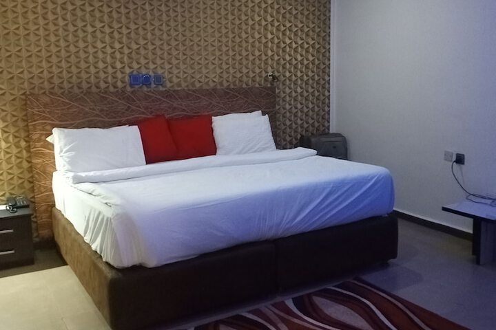 Room 3 of 6