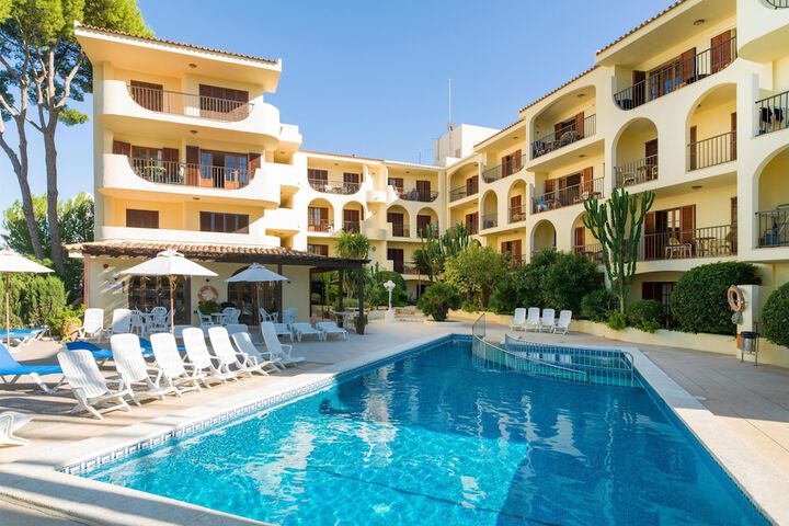Hotel with Pool