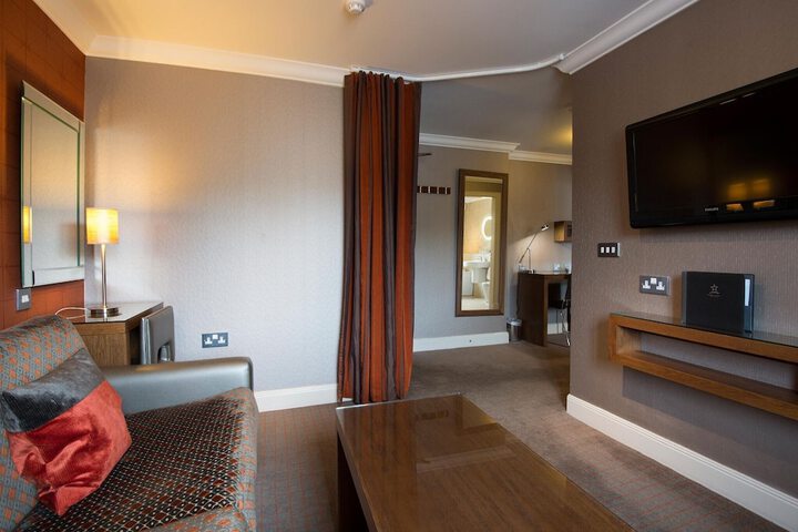 Room 10 of 80