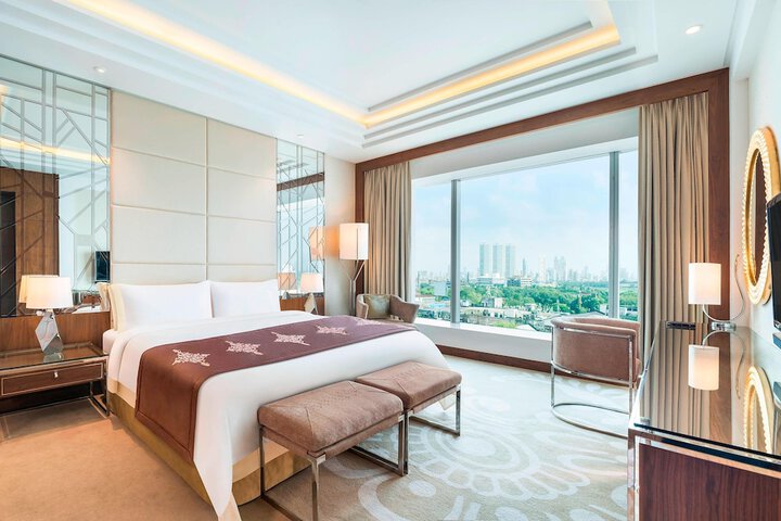 Room 5 of 98