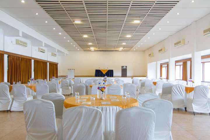 Ballroom/Hall 32 of 61