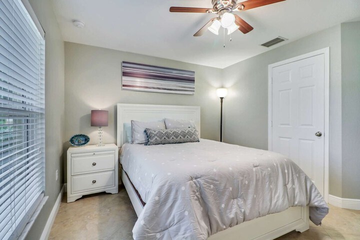 Room 4 of 25
