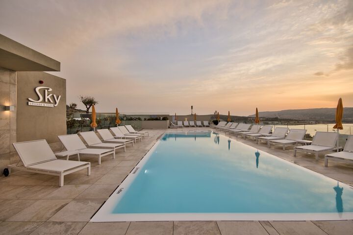 Pool 44 of 73