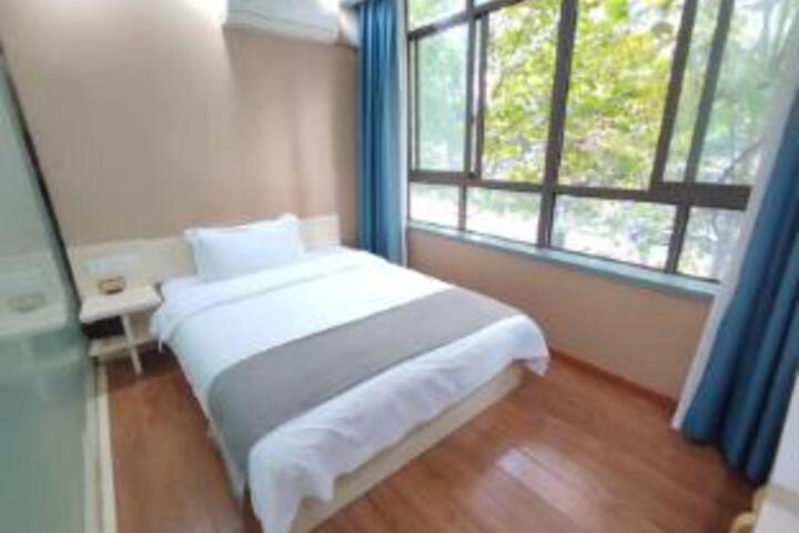 Room 5 of 5