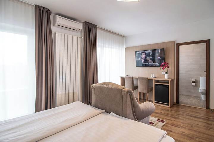 Room 10 of 73