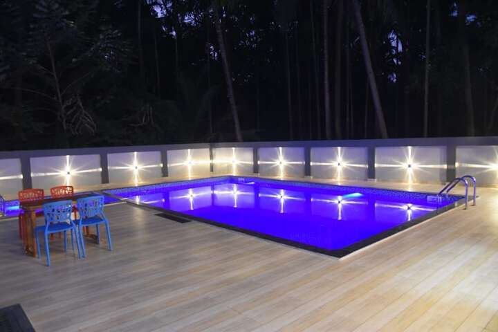 Pool 10 of 17