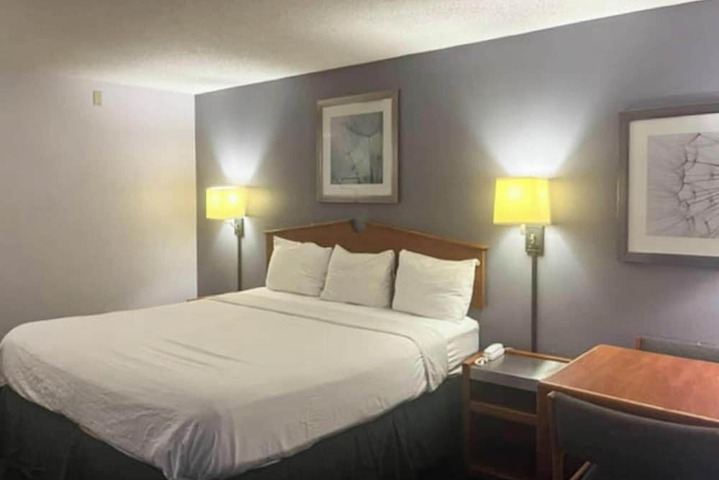 Room 13 of 19