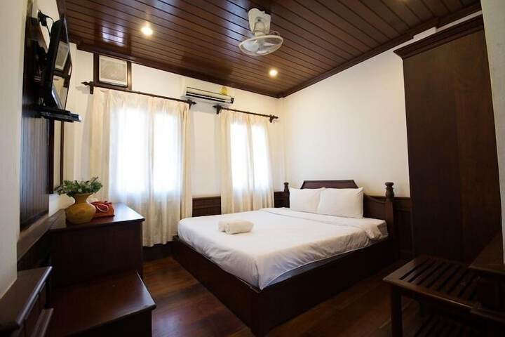 Room 18 of 28