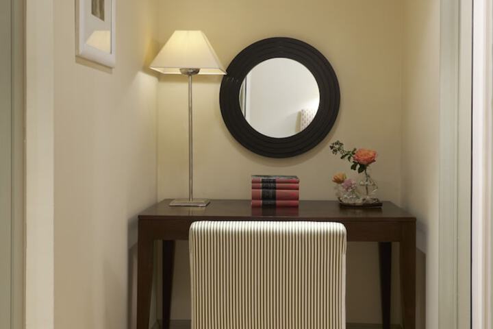 Room 27 of 107