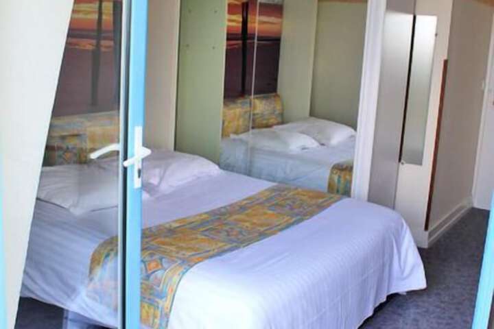 Room 21 of 100