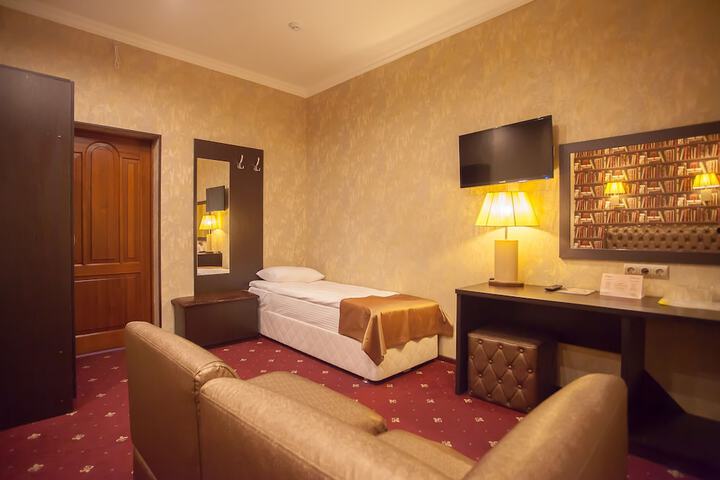 Room 8 of 39