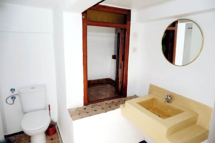 Room 28 of 34