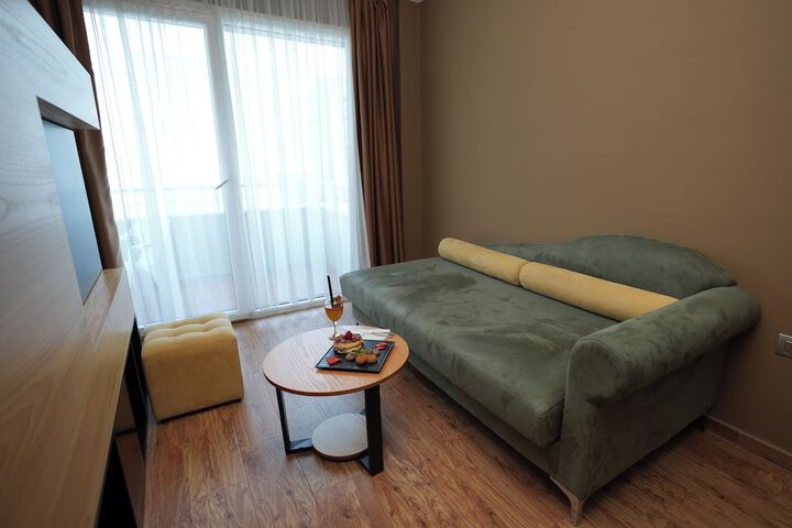 Room 5 of 11