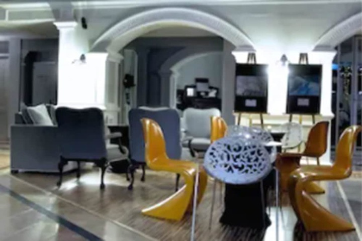 Entrance & Lobby