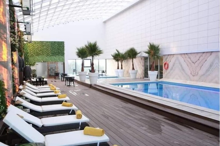 Pool 21 of 24