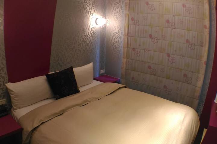 Room 9 of 34