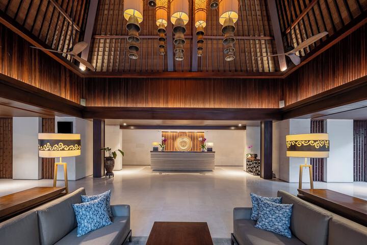 Entrance & Lobby