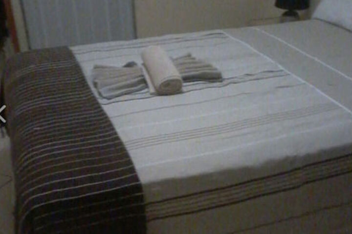 Room 6 of 13