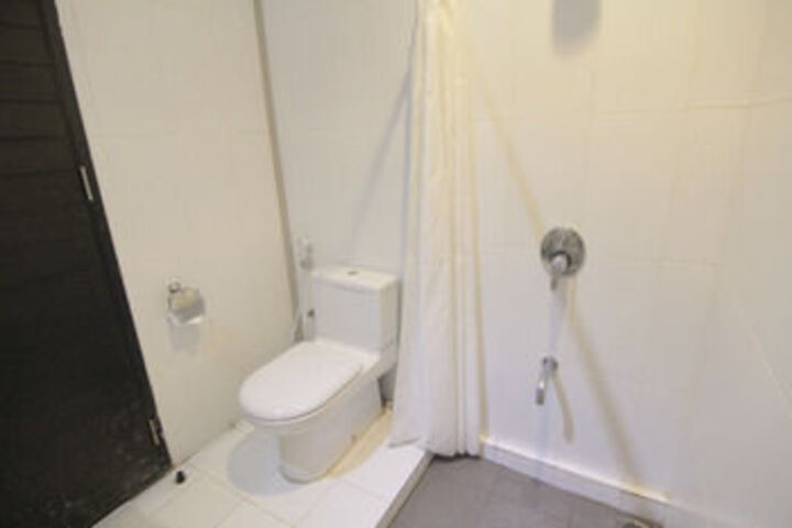 Room 2 of 38