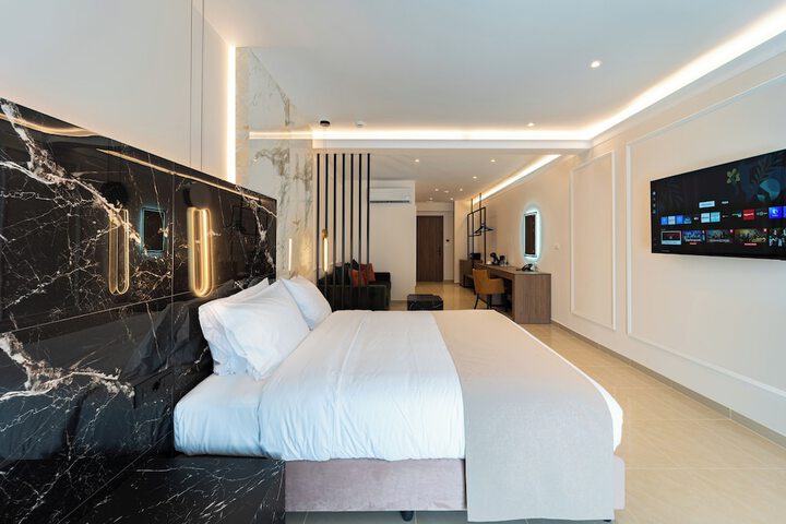 Room 93 of 187