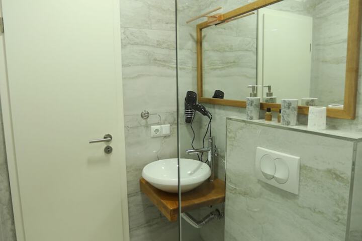 Room 16 of 24