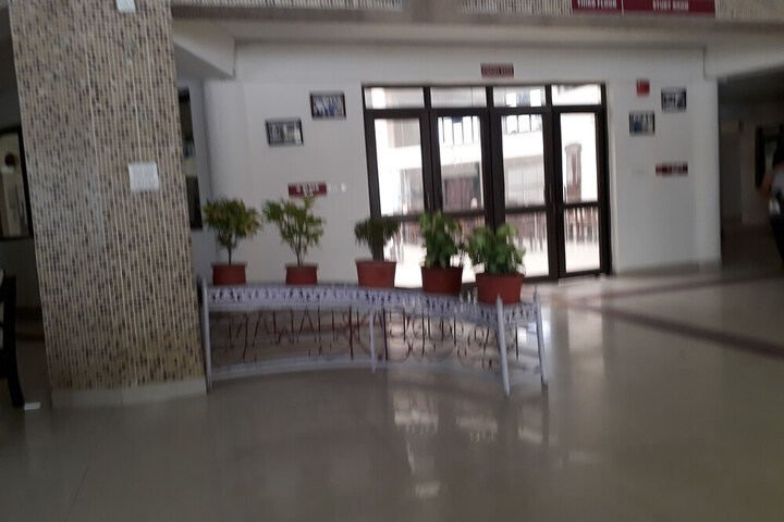 Ballroom/Hall 72 of 82