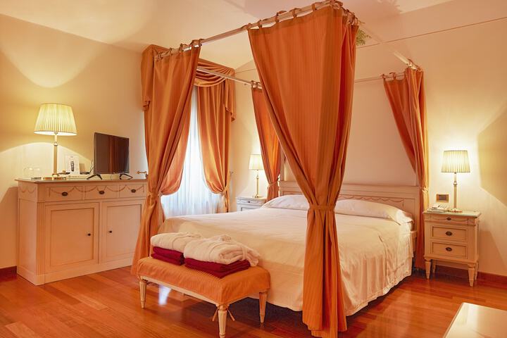 Room 20 of 107