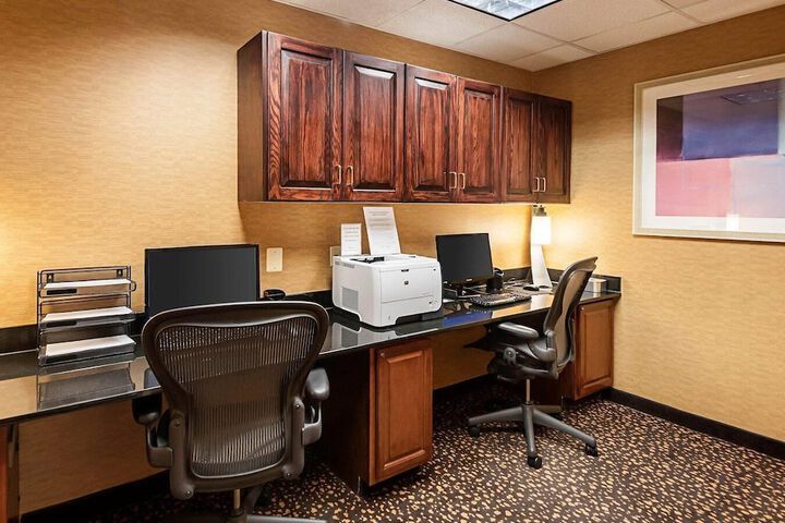 Business Center 30 of 31