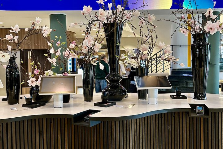 Check-in/check-out kiosk