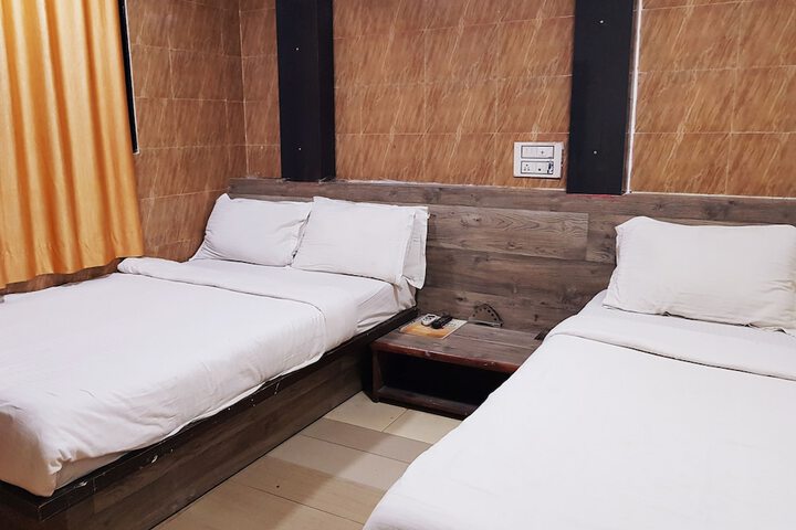 Room 6 of 16