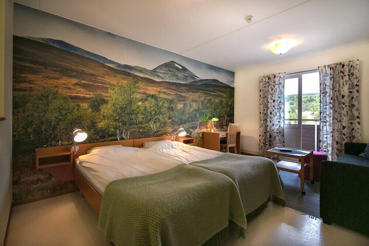 Room 12 of 80