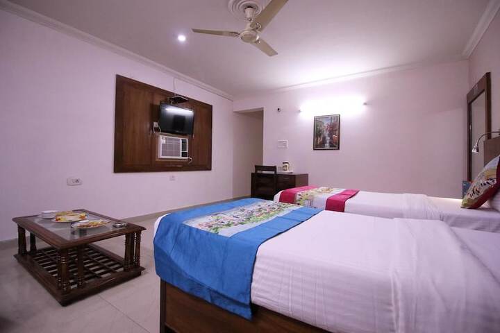 Room 4 of 10