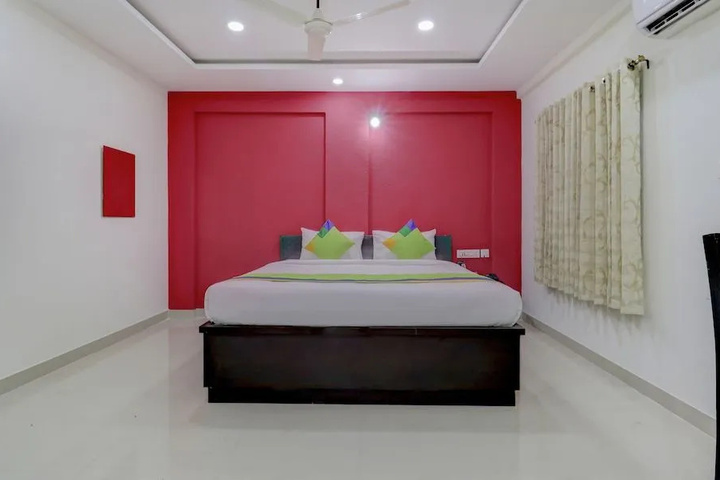 Room 4 of 15