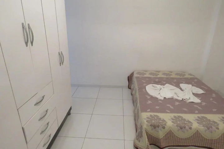 Room 5 of 9