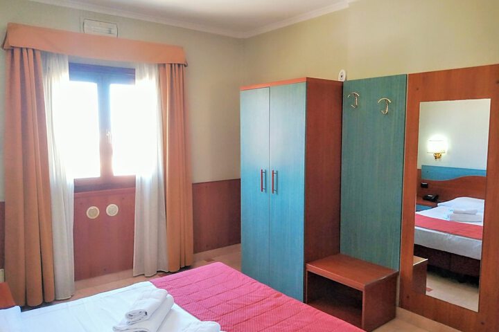 Room 8 of 71