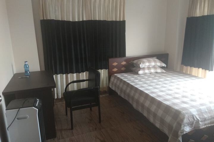 Room 4 of 18