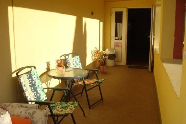 Room 4 of 18
