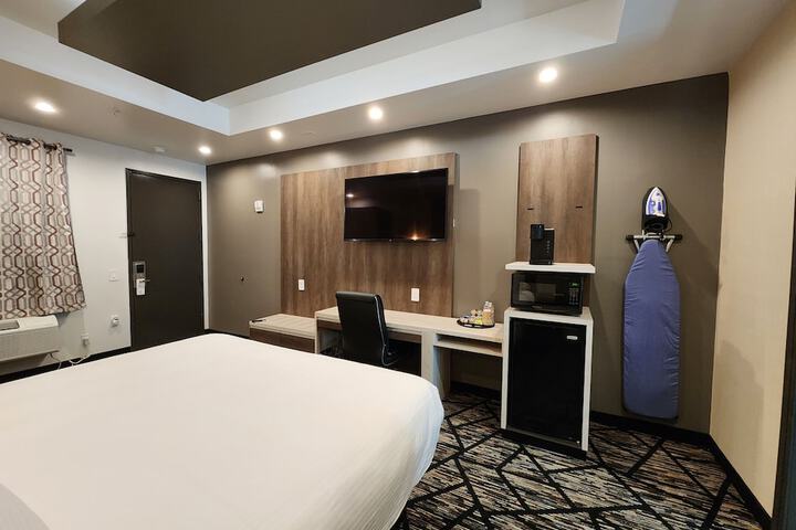 Room 3 of 33