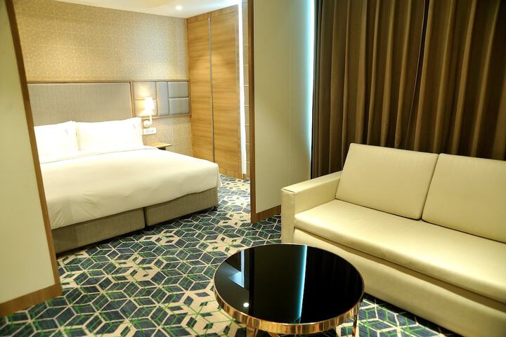 Room 14 of 118