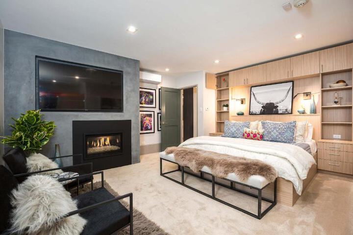 Photo of New 2 BR 2 and a half Bath - Luxurious Aspen Mountain Modern!