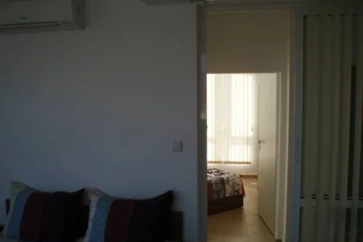 Room 3 of 28