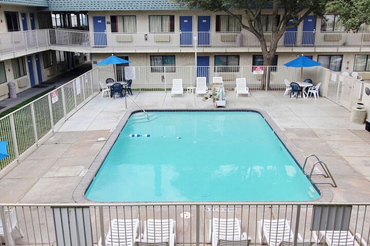 Hotel Pool