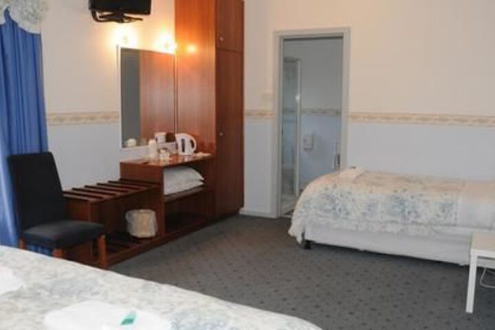 Room 4 of 10