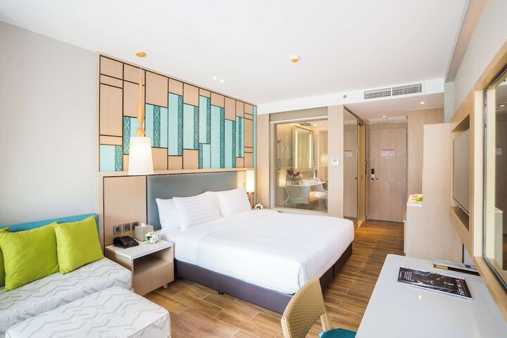Room 33 of 110